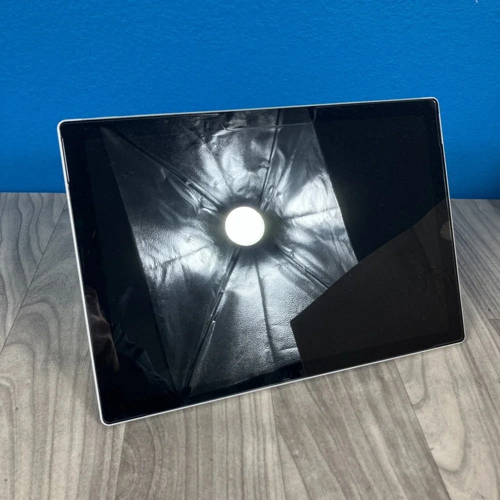 Microsoft Surface Pro 5 (Model 1796) – Intel‎ Core m3, 4GB RAM, 128GB SSD, 12.3